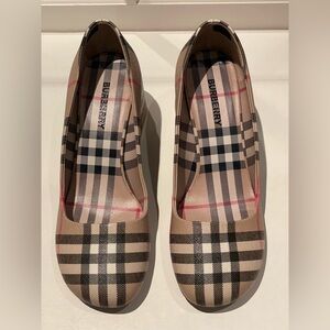 Burberry Women Block Heel Pump 36.5 EUC in Box